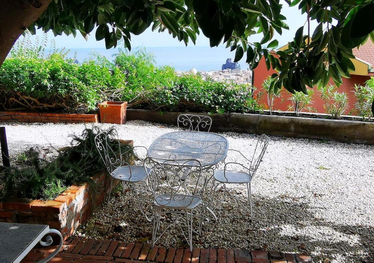 Pupi Catania Etna B&B - #viaggiosiciliano Aci Castello Esterno foto